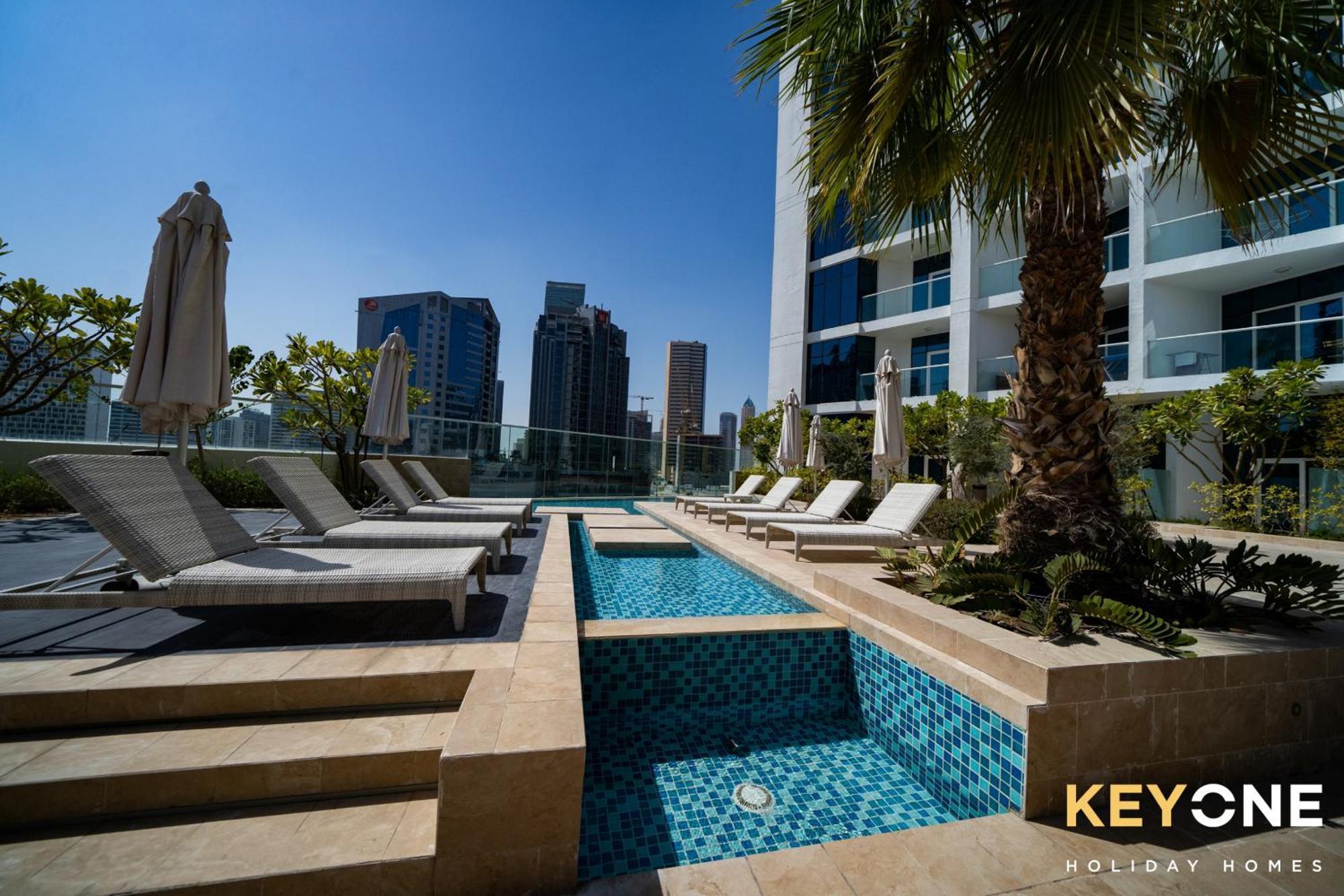 Sleek Studio In Prive With Stunning Canal View ดูไบ ภายนอก รูปภาพ