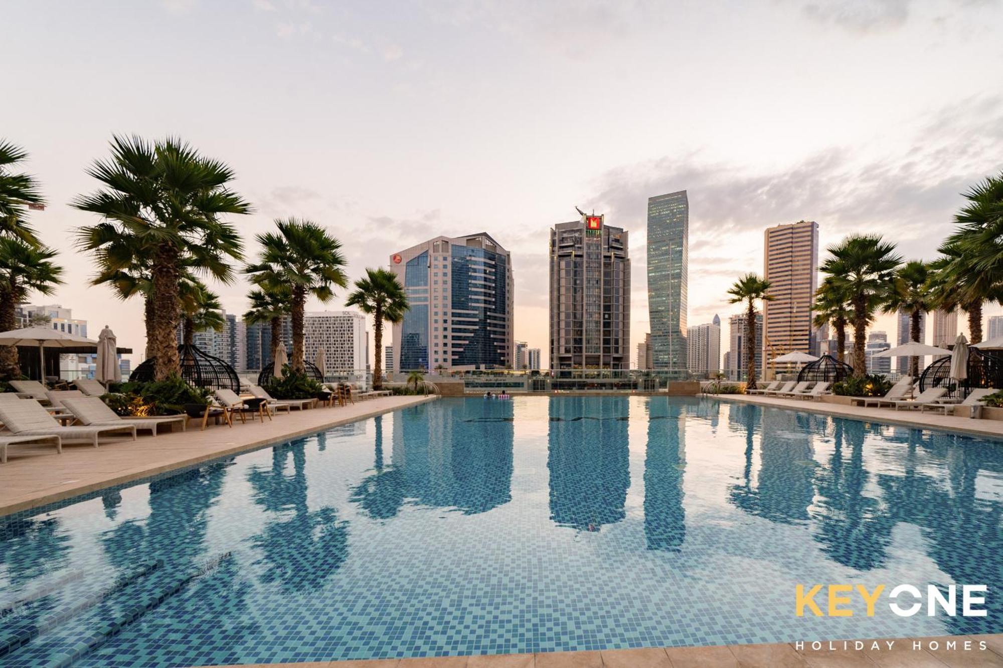 Sleek Studio In Prive With Stunning Canal View ดูไบ ภายนอก รูปภาพ