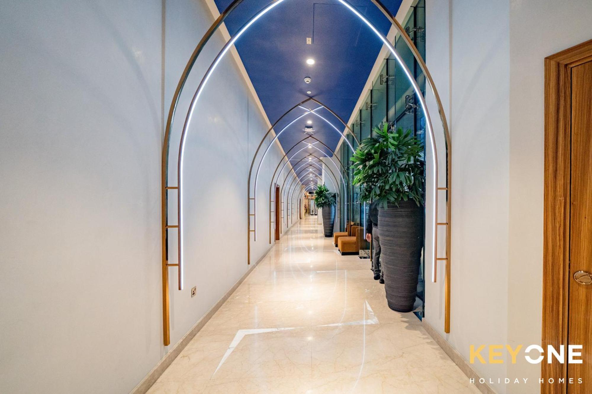 Sleek Studio In Prive With Stunning Canal View ดูไบ ภายนอก รูปภาพ