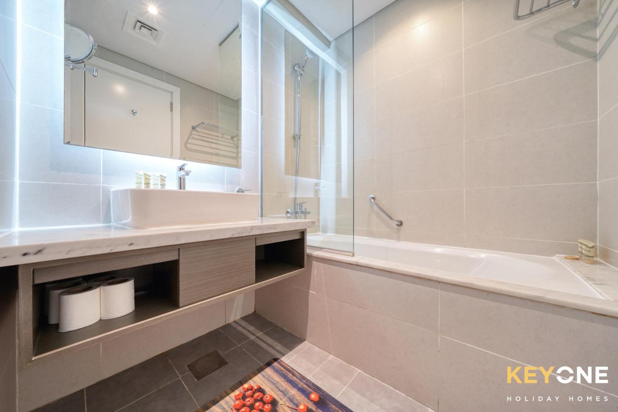 Sleek Studio In Prive With Stunning Canal View ดูไบ ภายนอก รูปภาพ