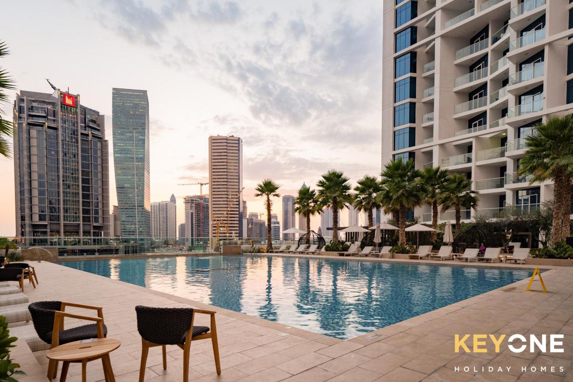 Sleek Studio In Prive With Stunning Canal View ดูไบ ภายนอก รูปภาพ